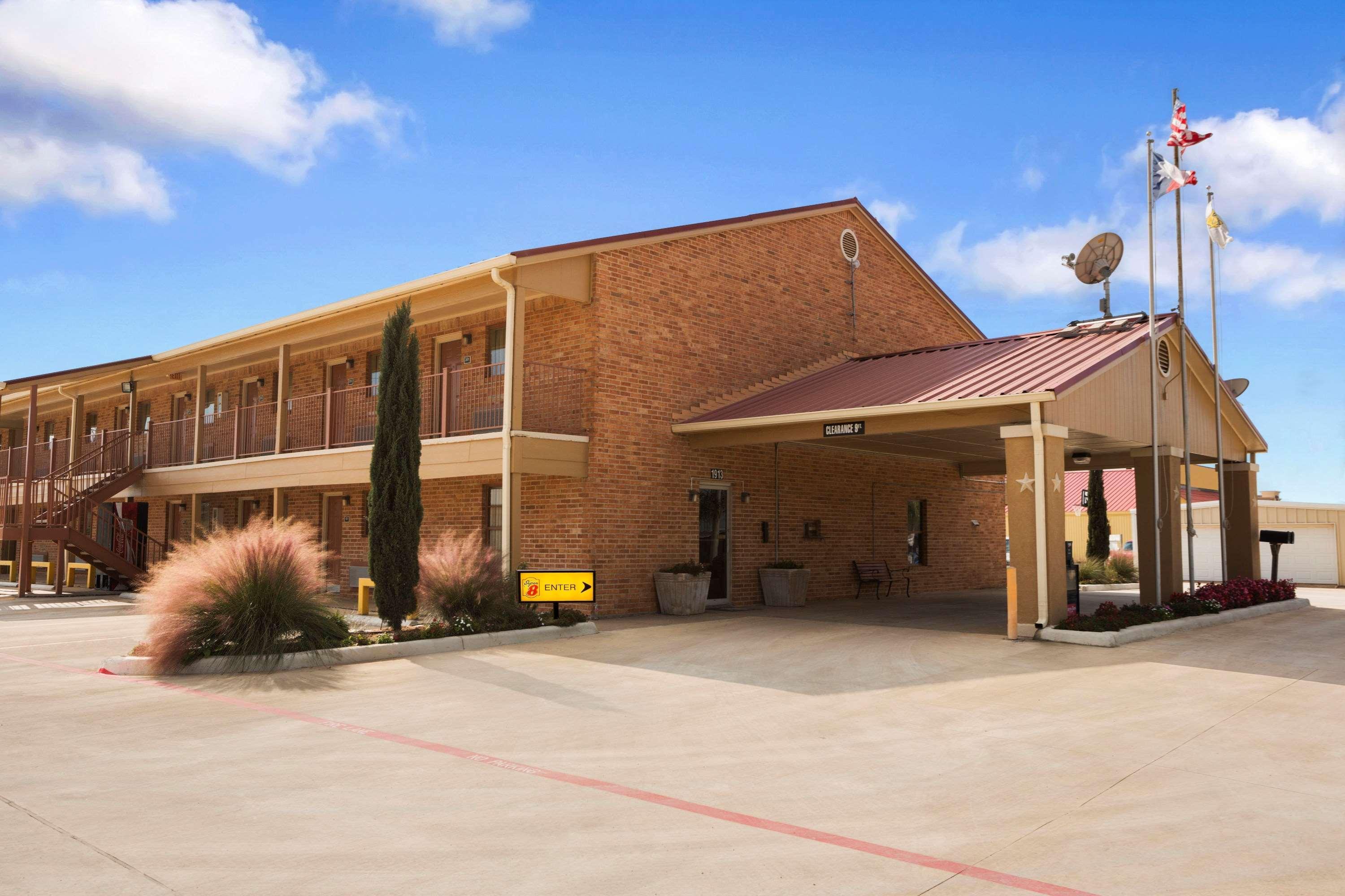 Super 8 By Wyndham Pleasanton Motel Ngoại thất bức ảnh