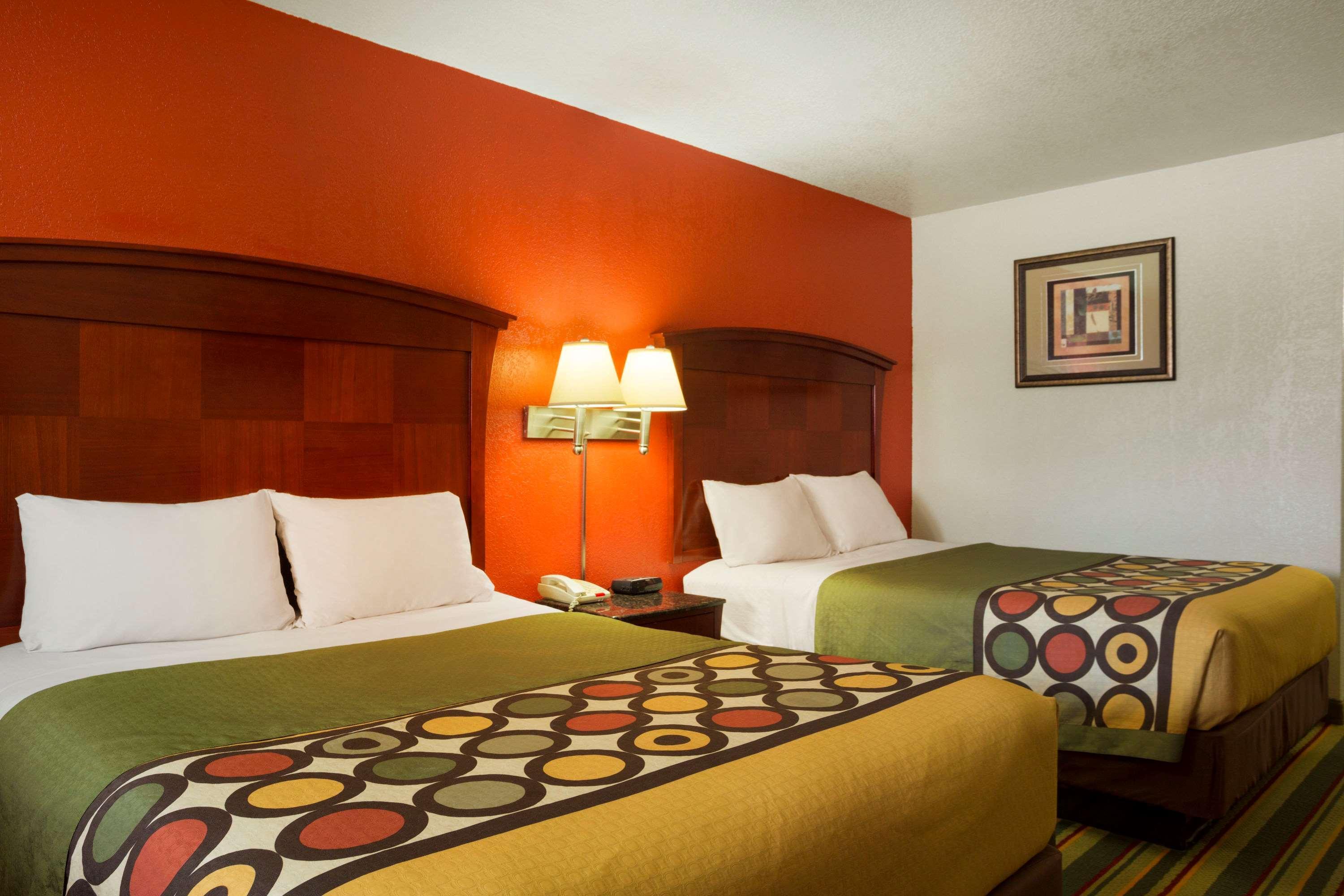 Super 8 By Wyndham Pleasanton Motel Ngoại thất bức ảnh