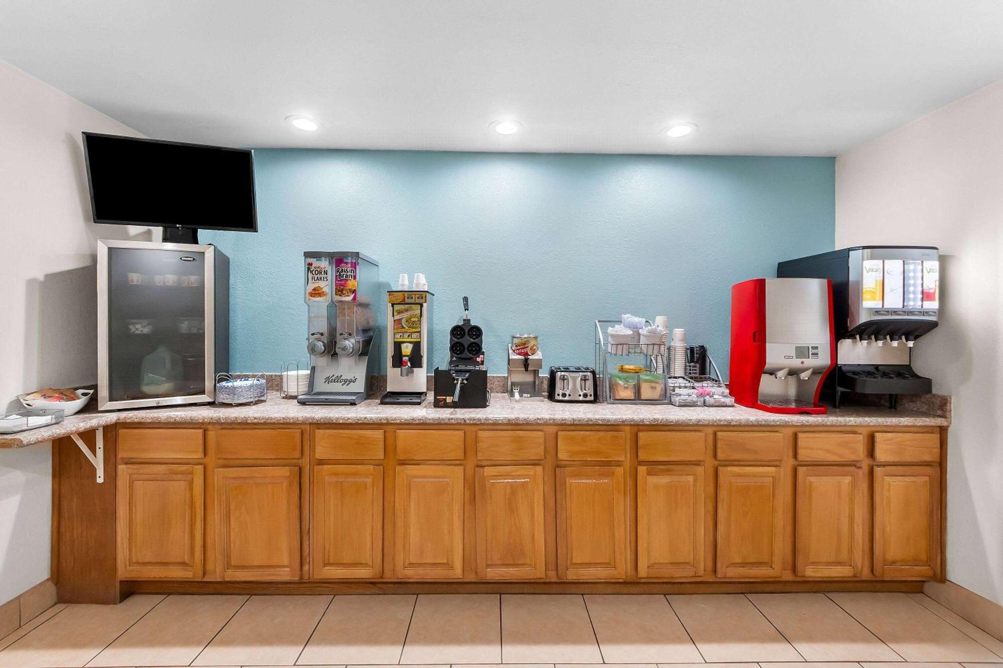 Super 8 By Wyndham Pleasanton Motel Ngoại thất bức ảnh