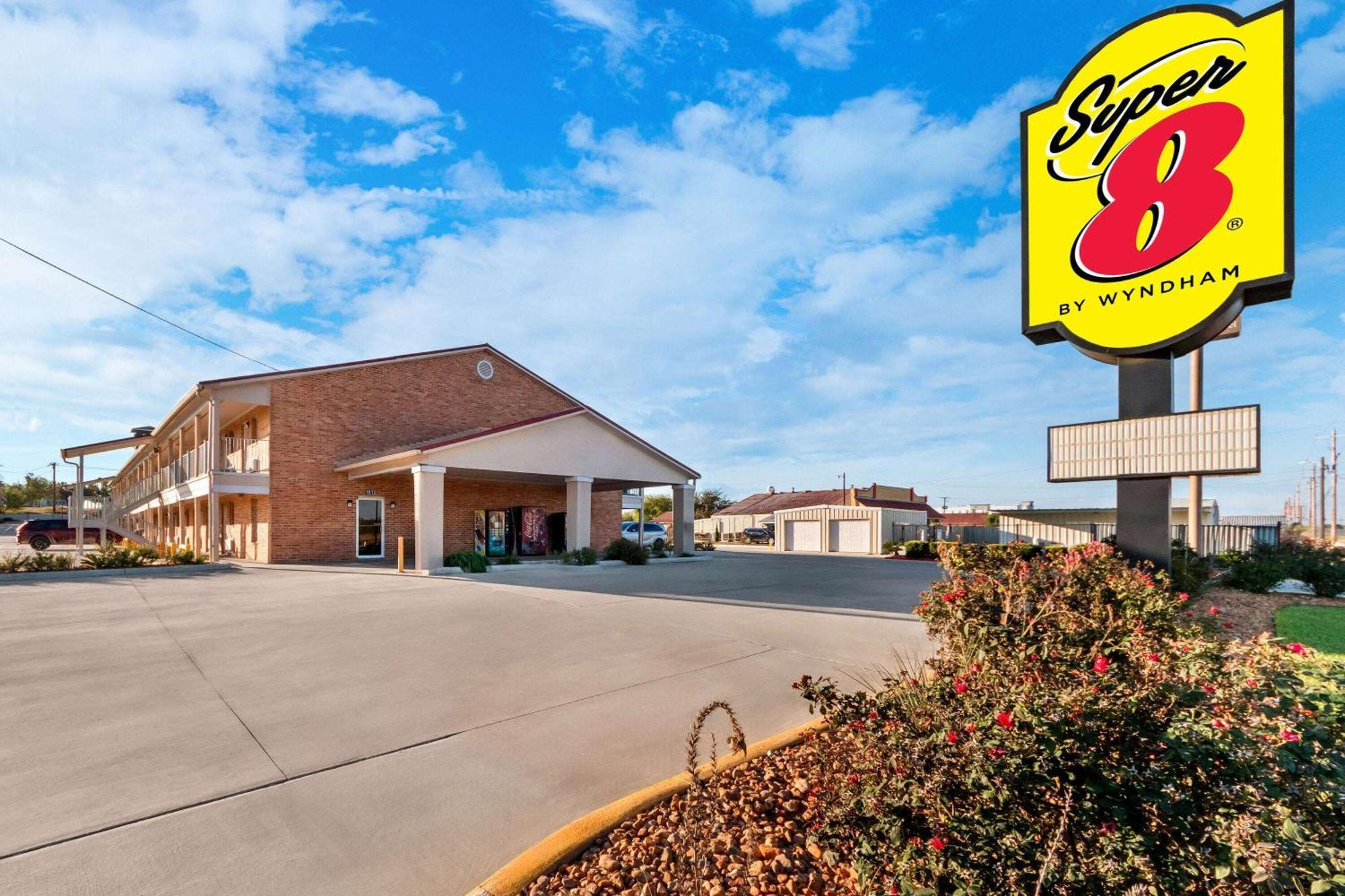 Super 8 By Wyndham Pleasanton Motel Ngoại thất bức ảnh
